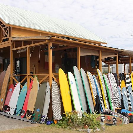 Tropical Surf House Okinawa Hotel Онна Екстериор снимка