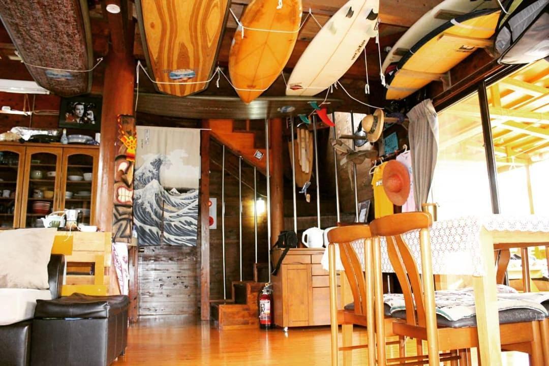 Tropical Surf House Okinawa Hotel Онна Екстериор снимка