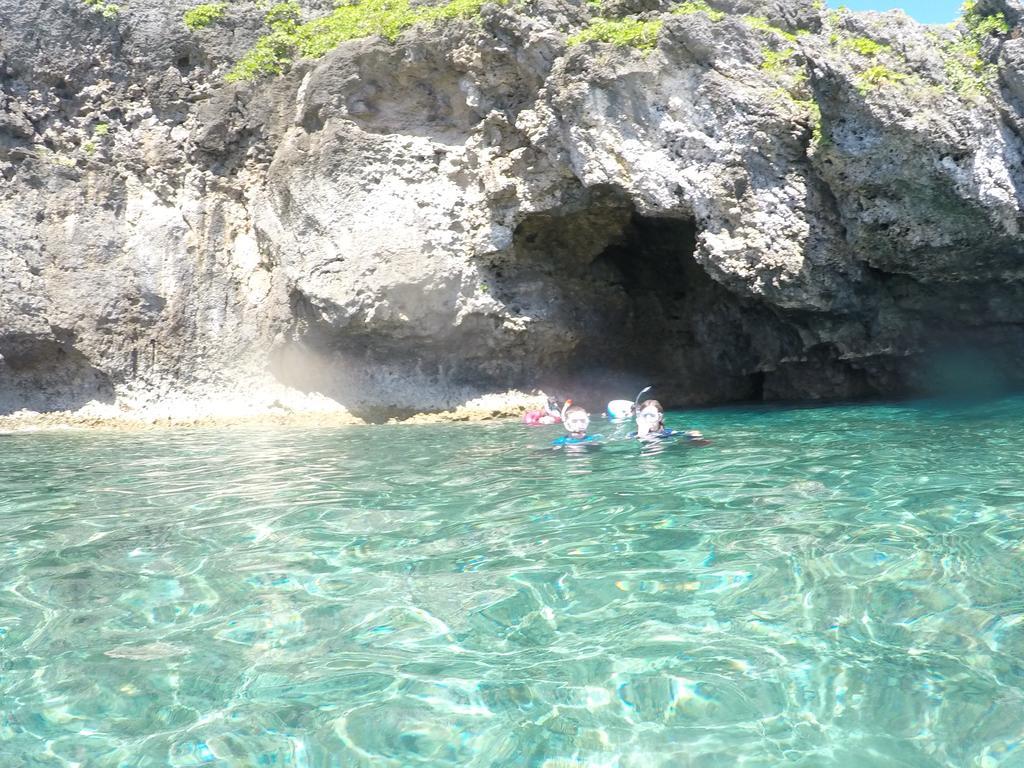 Tropical Surf House Okinawa Hotel Онна Екстериор снимка