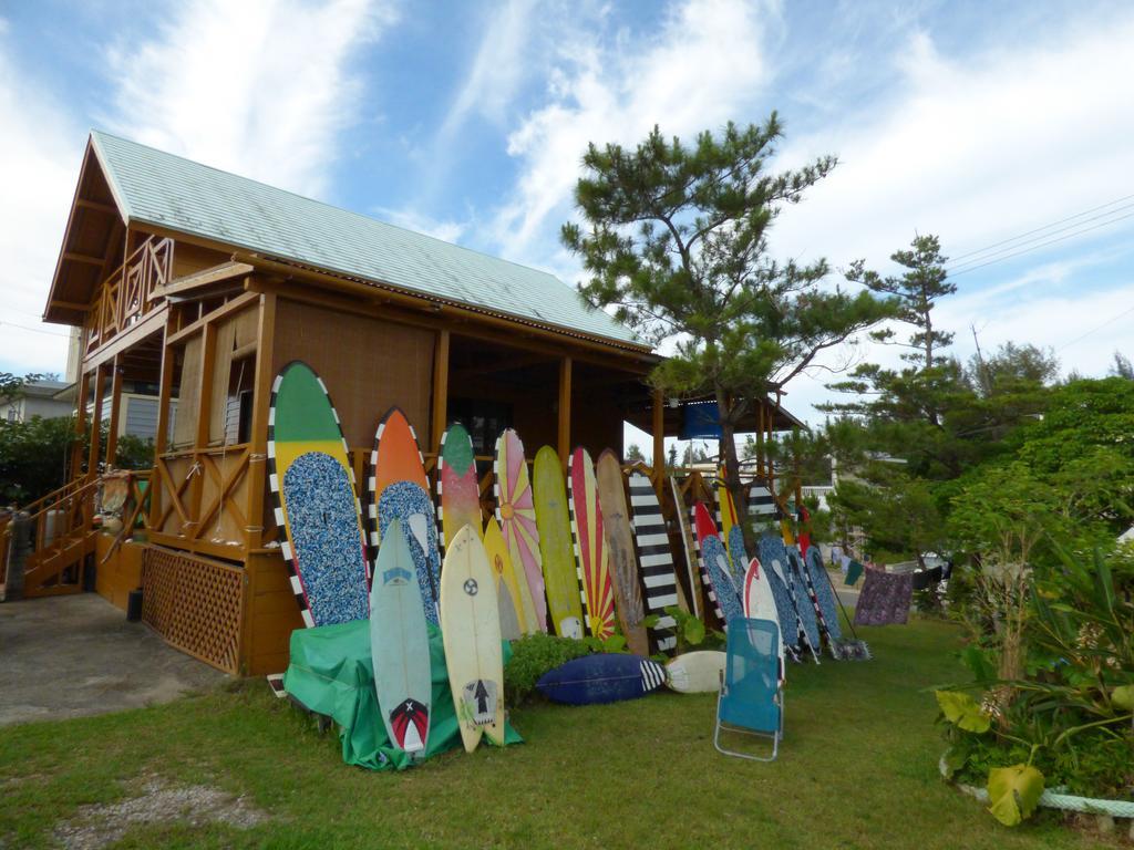 Tropical Surf House Okinawa Hotel Онна Екстериор снимка