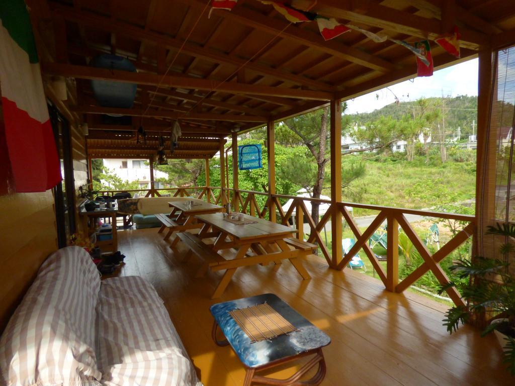 Tropical Surf House Okinawa Hotel Онна Екстериор снимка