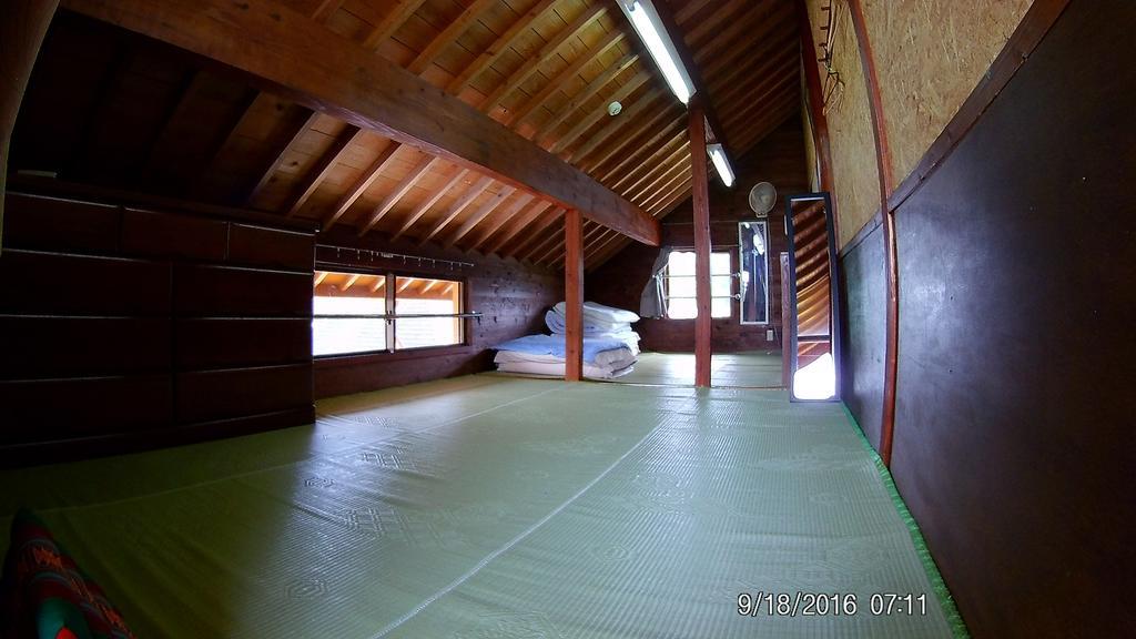 Tropical Surf House Okinawa Hotel Онна Екстериор снимка