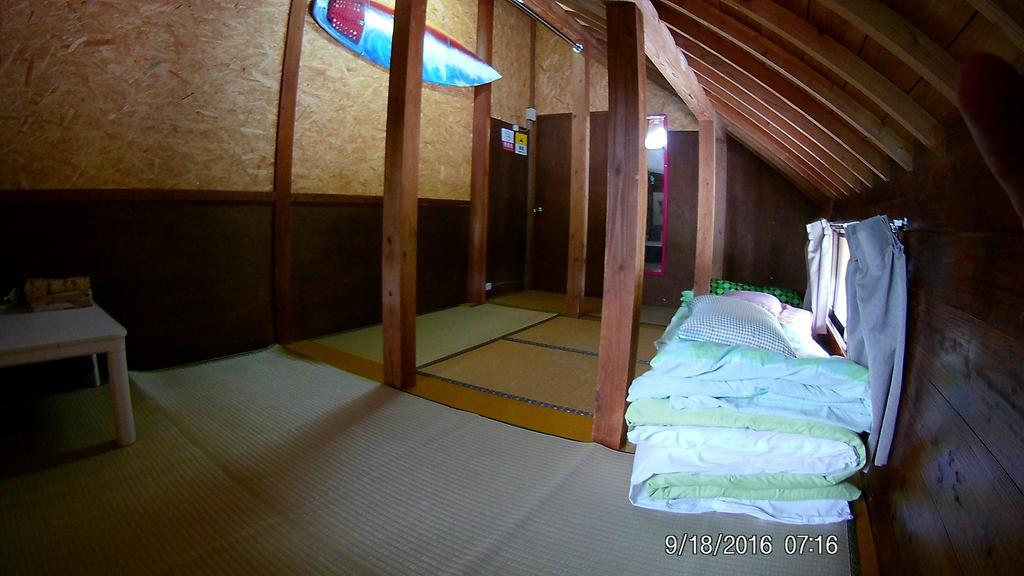Tropical Surf House Okinawa Hotel Онна Екстериор снимка