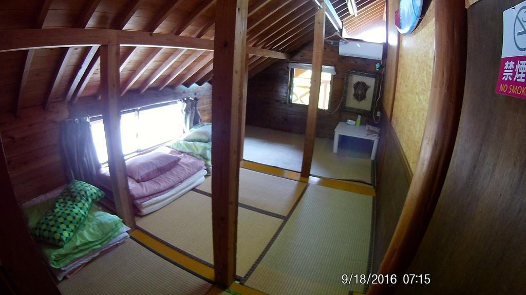 Tropical Surf House Okinawa Hotel Онна Екстериор снимка
