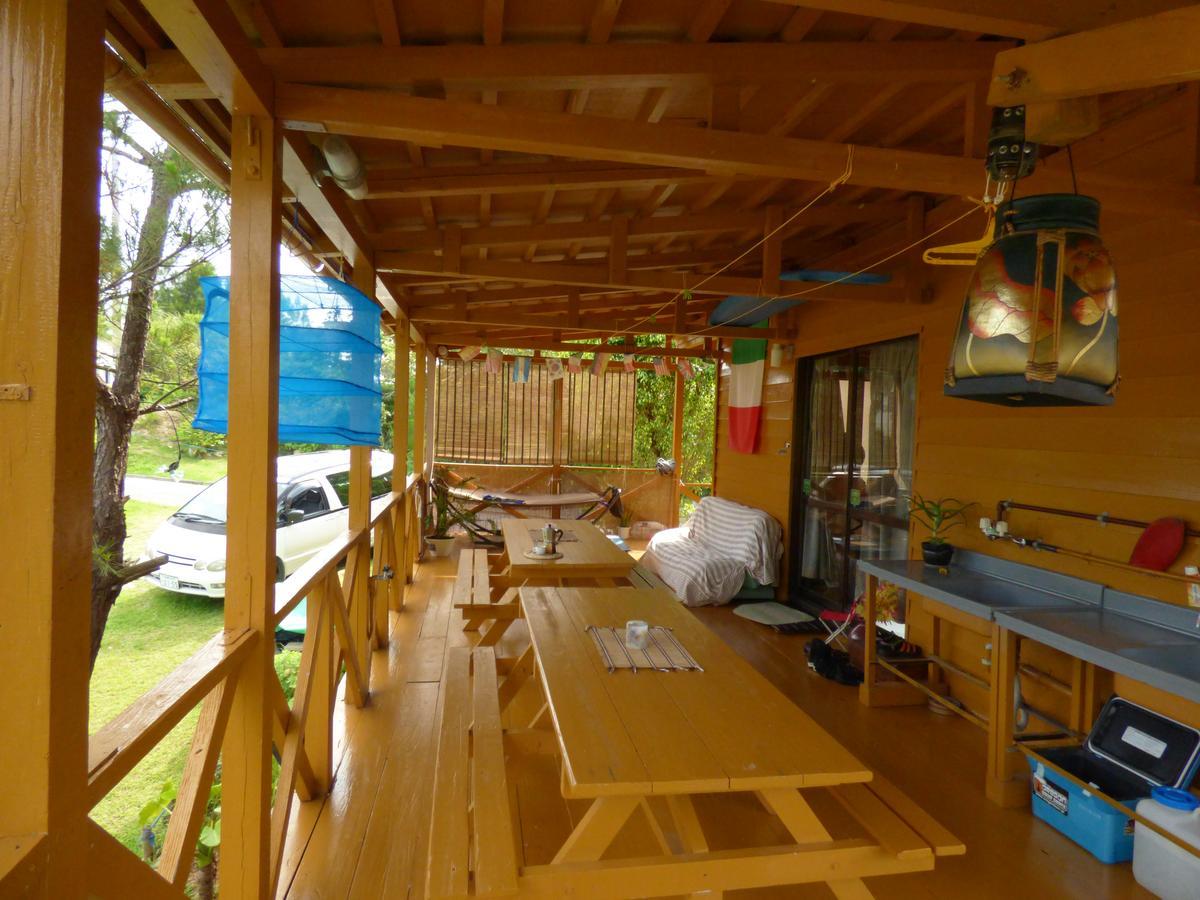 Tropical Surf House Okinawa Hotel Онна Екстериор снимка