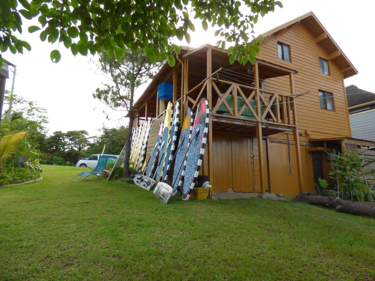 Tropical Surf House Okinawa Hotel Онна Екстериор снимка