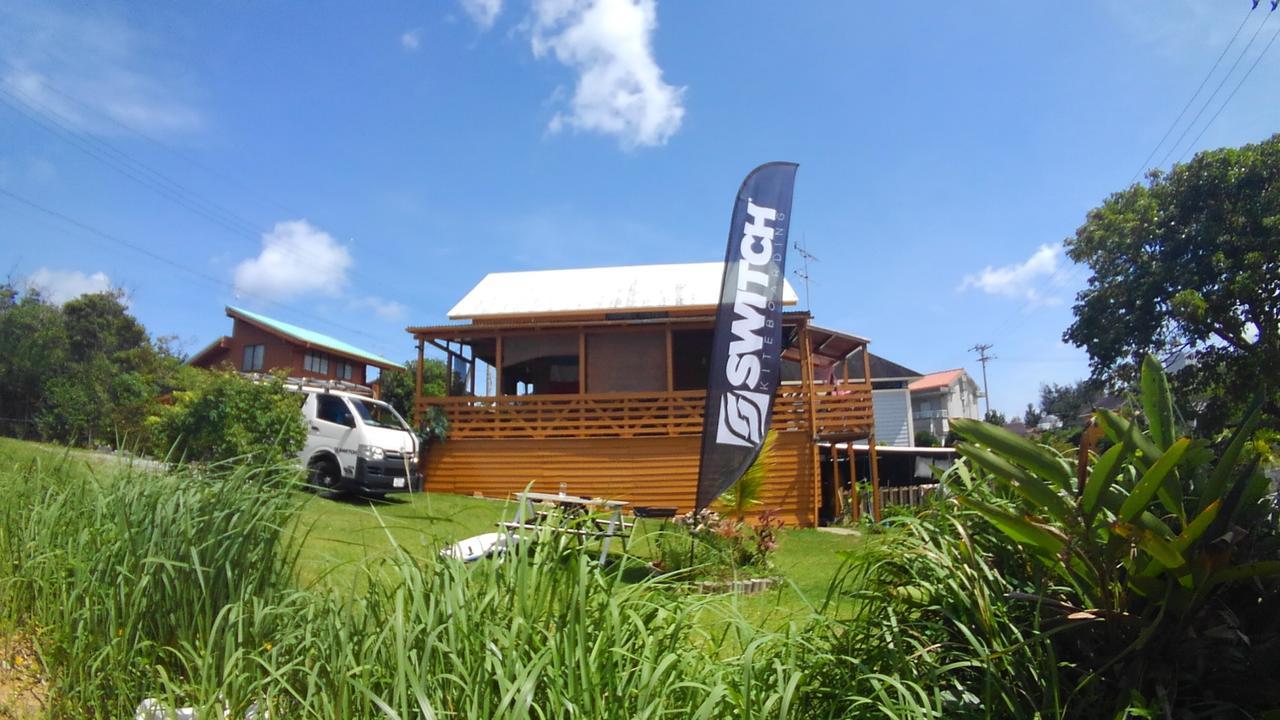 Tropical Surf House Okinawa Hotel Онна Екстериор снимка